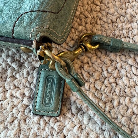 Coach Chelsea Turnlock Wristlet – Rare Mineral Leather – Classic Preppy Style - Picture 5 of 9